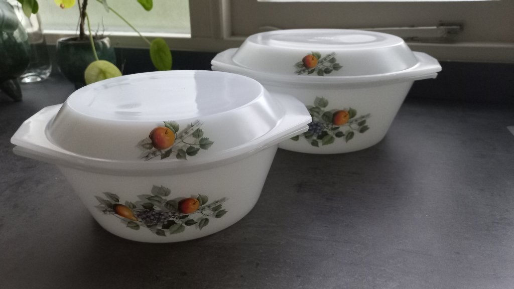 Twee prachtige en puntgave vintage Arcopal dekschalen, Ophalen of Verzenden