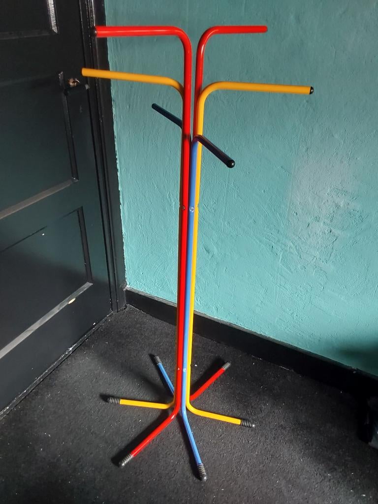 Ikea kapstok, Plagg in blauw, rood en geel, Kunststof, Gebruikt, 100 tot 150 cm, Ophalen of Verzenden