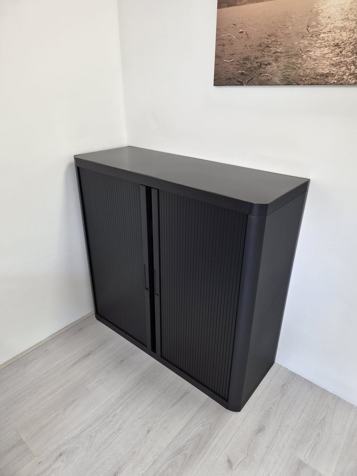 Zwarte archiefkast met roldeuren (2 stuks beschikbaar), Ophalen, Meerdere deuren, 50 tot 100 cm, Zo goed als nieuw