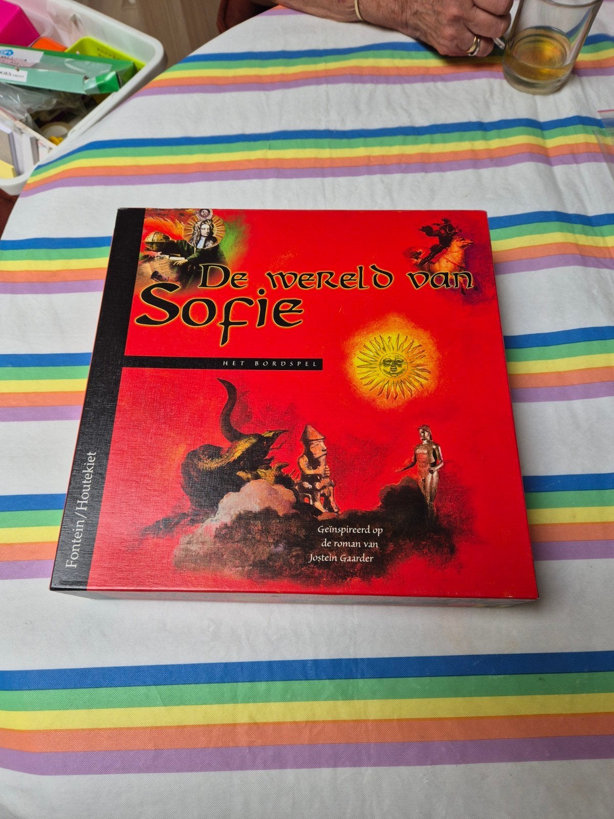 De Wereld van Sofie - Het Bordspel (Zo goed als nieuw), Een of twee spelers, Ophalen of Verzenden, Zo goed als nieuw, Fontein/Houtekiet