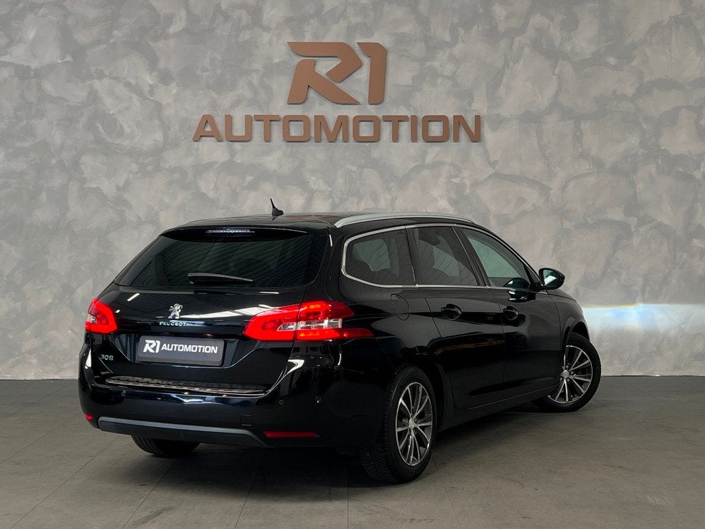 Peugeot 308 SW 1.2 PureTech Allure|1e eigenaar|NAP|Panoramad, Auto's, Gebruikt, 1199 cc, 1165 kg, Zwart