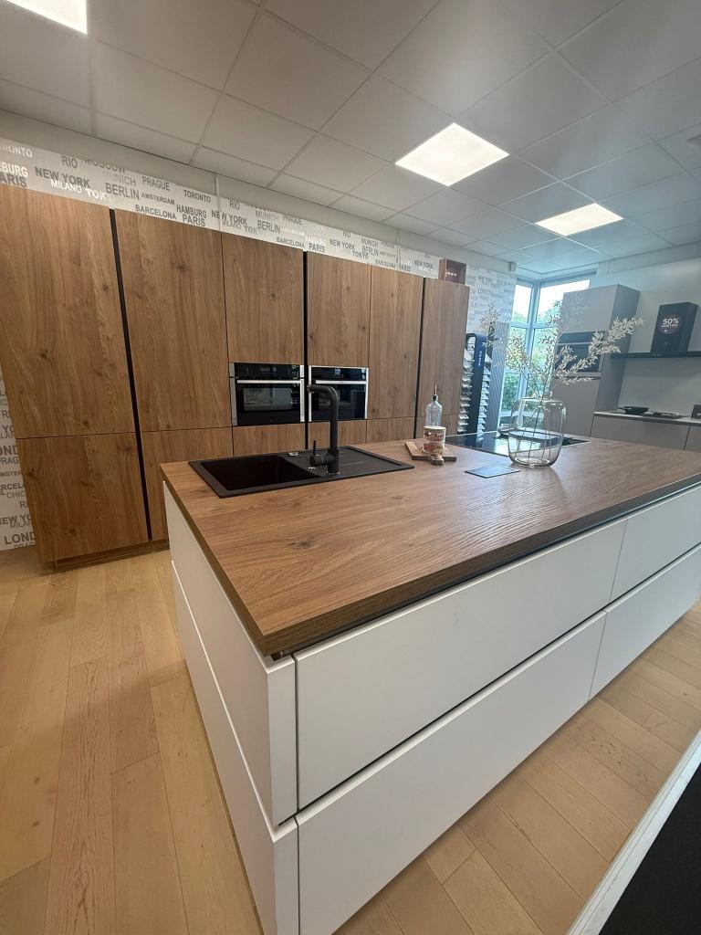 Showroom Keuken met kookeiland, Huis en Inrichting, Keuken | Complete keukens, Ophalen, Zwart, Overige typen, Nieuw