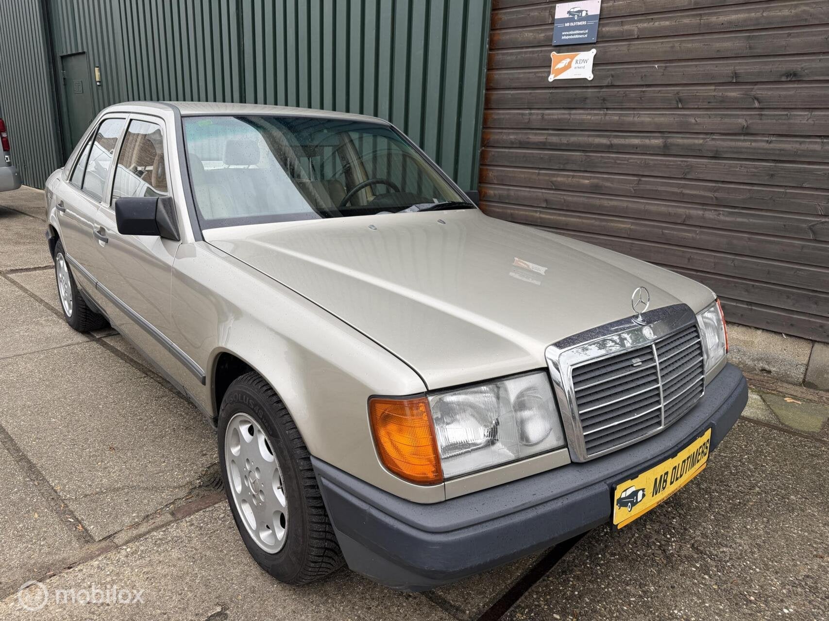 Mercedes-Benz W124 300 D Automaat ABS Airco, Auto's, Automaat, Mercedes-Benz, Diesel, Sedan