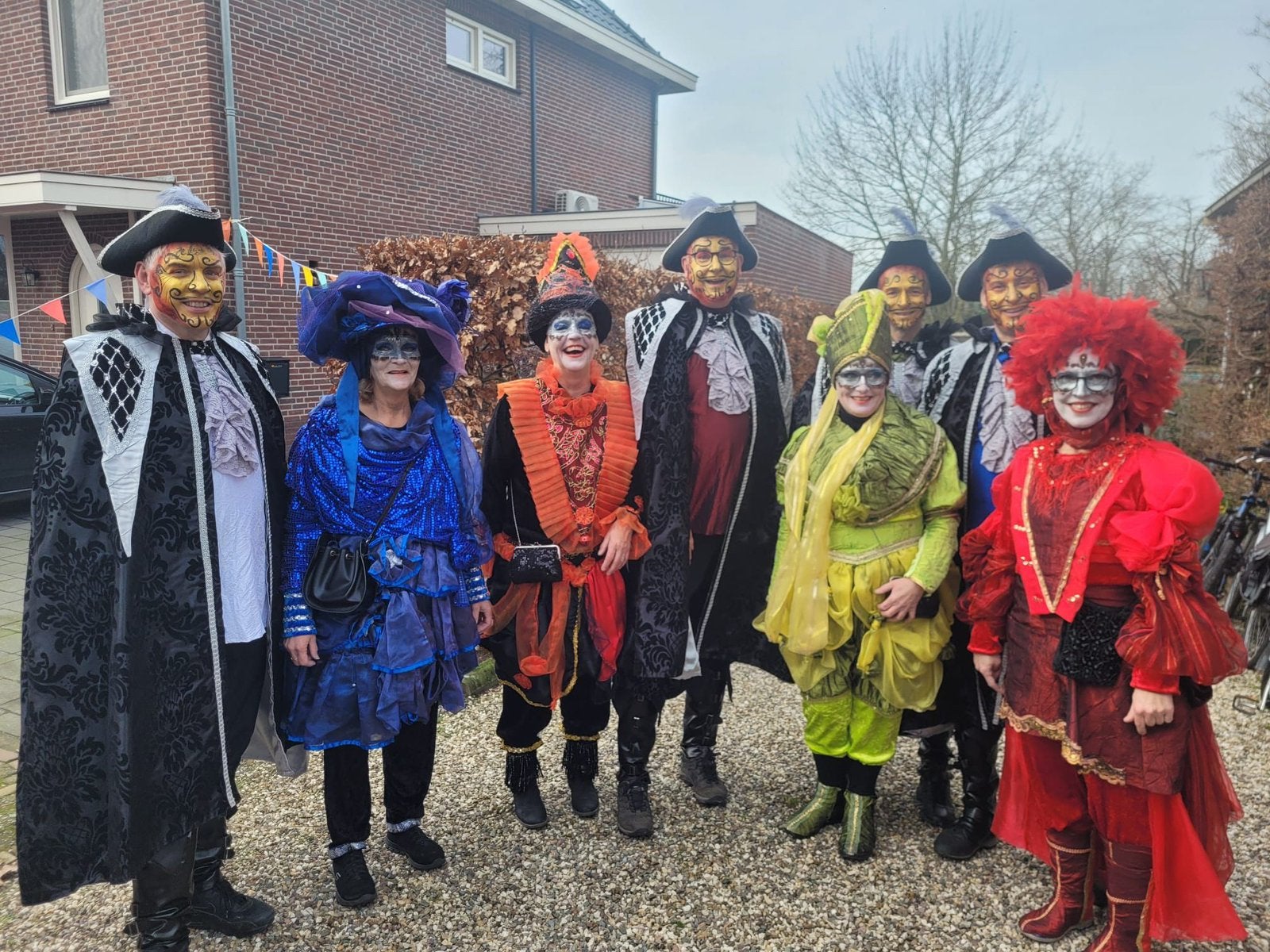 Ventiaanse pakken, Ophalen, Zo goed als nieuw, Carnaval, Kleding
