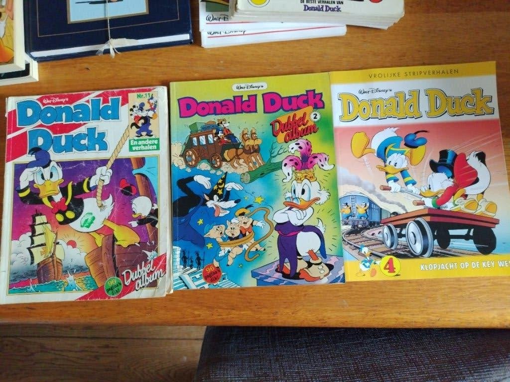 Donald duck vrolijke stripverhalen & dubbel album 2 en 11, Meerdere stripboeken, Ophalen of Verzenden, Gelezen