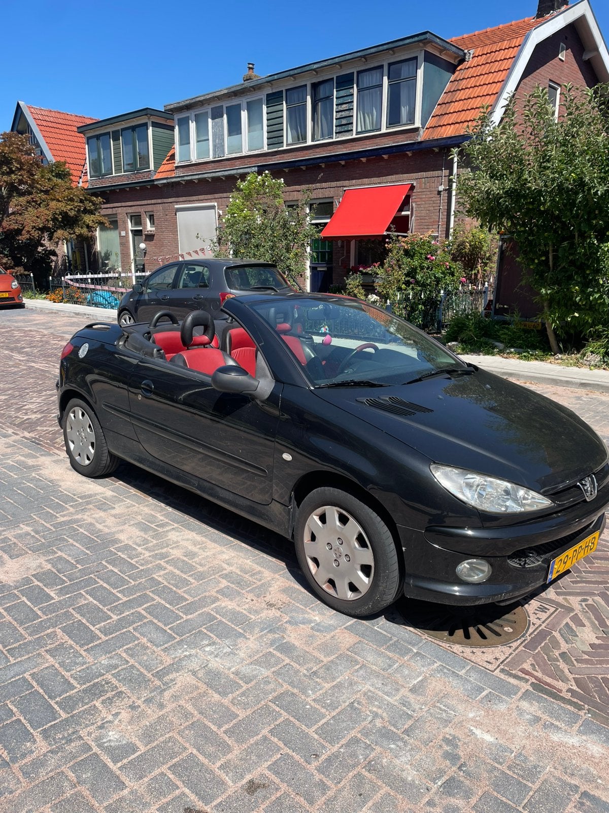 Peugeot 206 1.6 16V CC 2004 Zwart Cabrio, Auto's, Peugeot, Voorwielaandrijving, 4 cilinders, Cabriolet, 4 stoelen