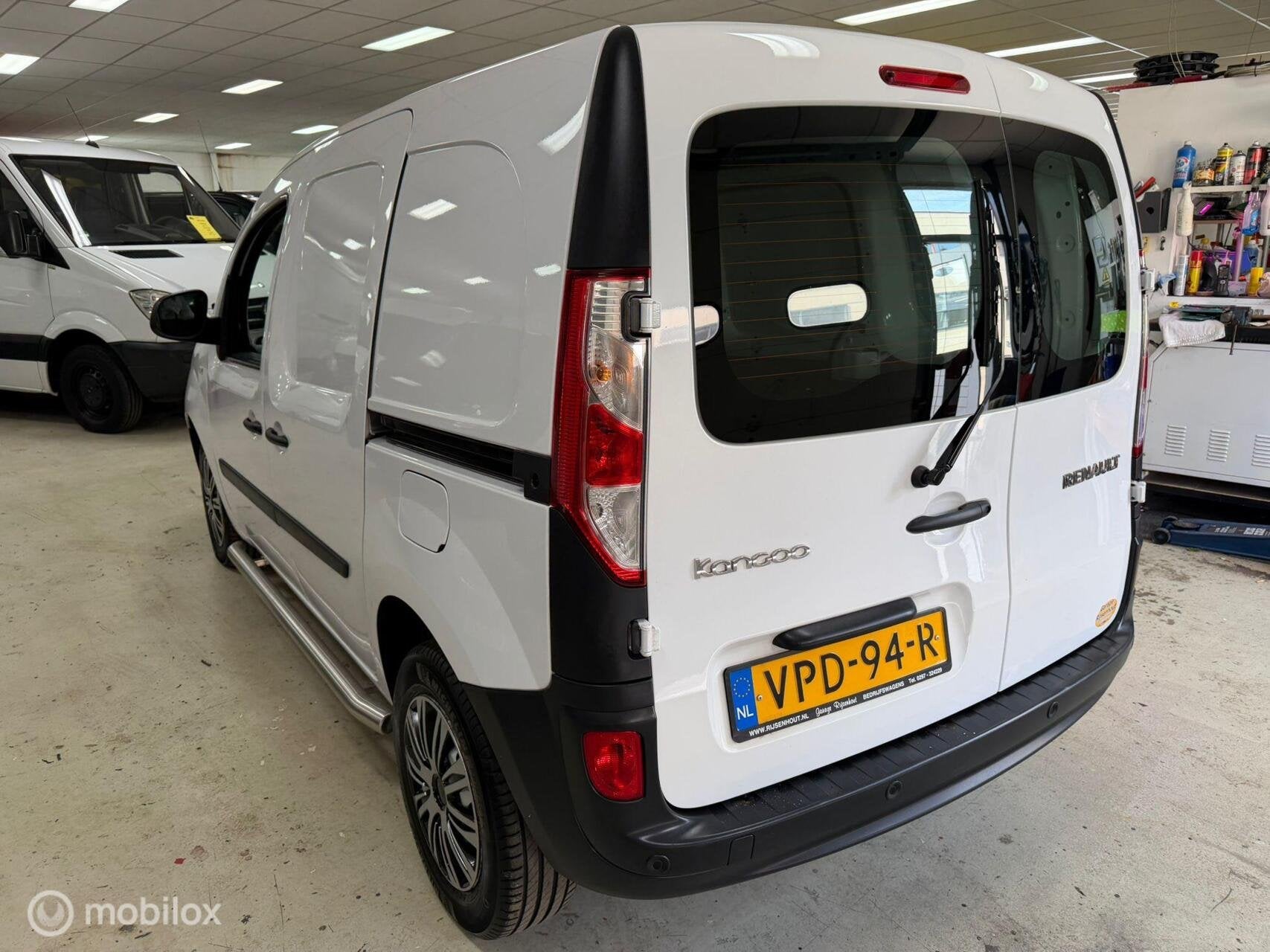 Foto 4 van Renault Kangoo 1.5 Blue dCi 2 Schuideuren Airco