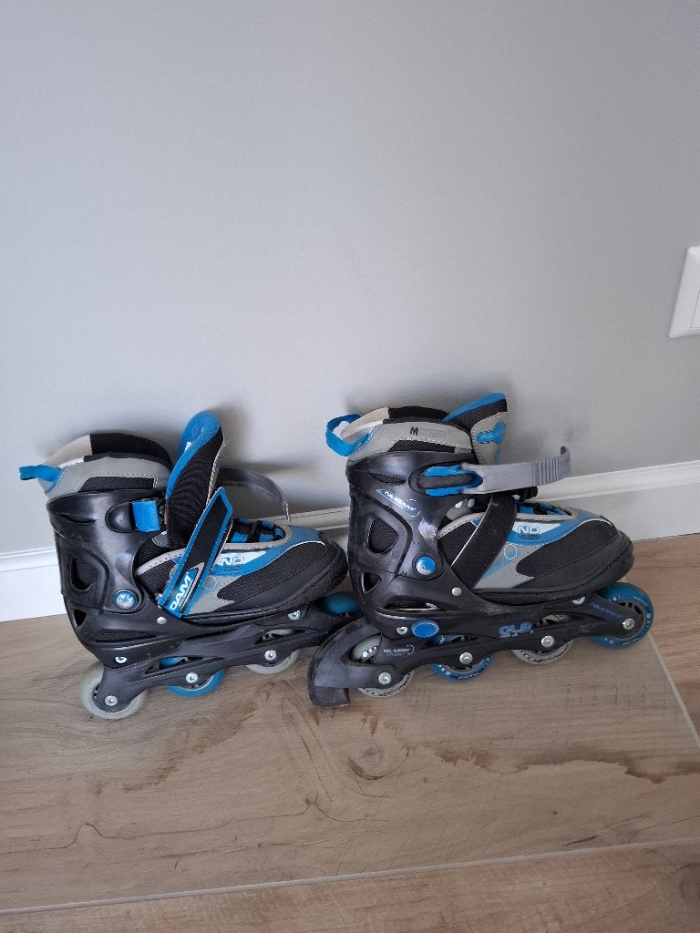 Nijdam junior skeelers zwart / blauw - maat 34 - 37, Overige merken, Kinderen, Ophalen of Verzenden, Inline skates 4 wielen