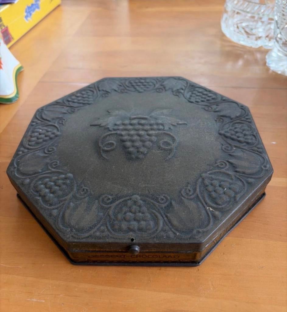 Antiek A. Driessen Chocolade Blik Rotterdam 1820, Verzamelen, Blikken, Ophalen of Verzenden, Gebruikt, Overige, Overige merken