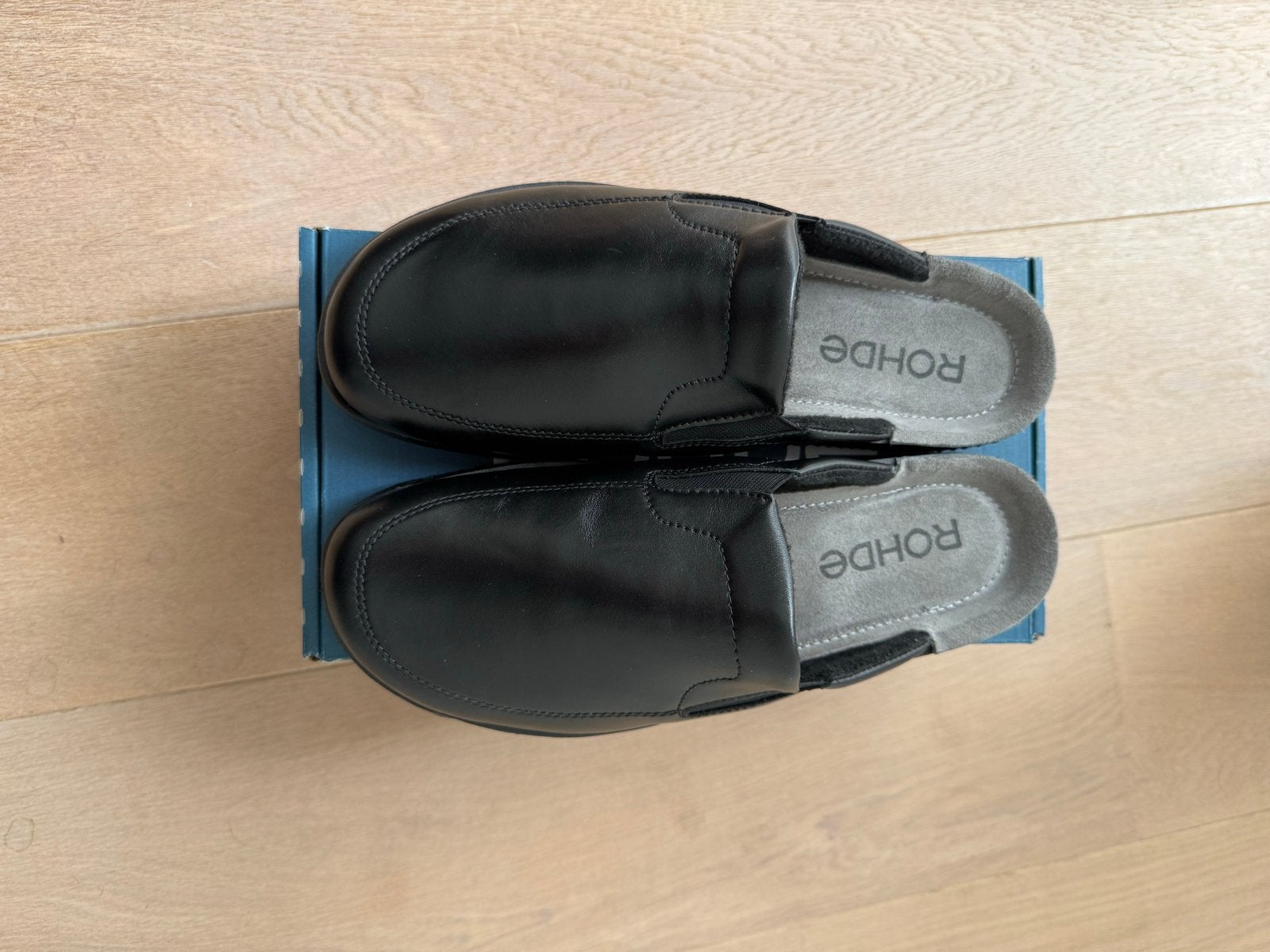 Rodhe Leren Pantoffels Zwart Maat 45 Artikelnummer: 2776., Ophalen of Verzenden, Nieuw, Zwart, Pantoffels of Sloffen
