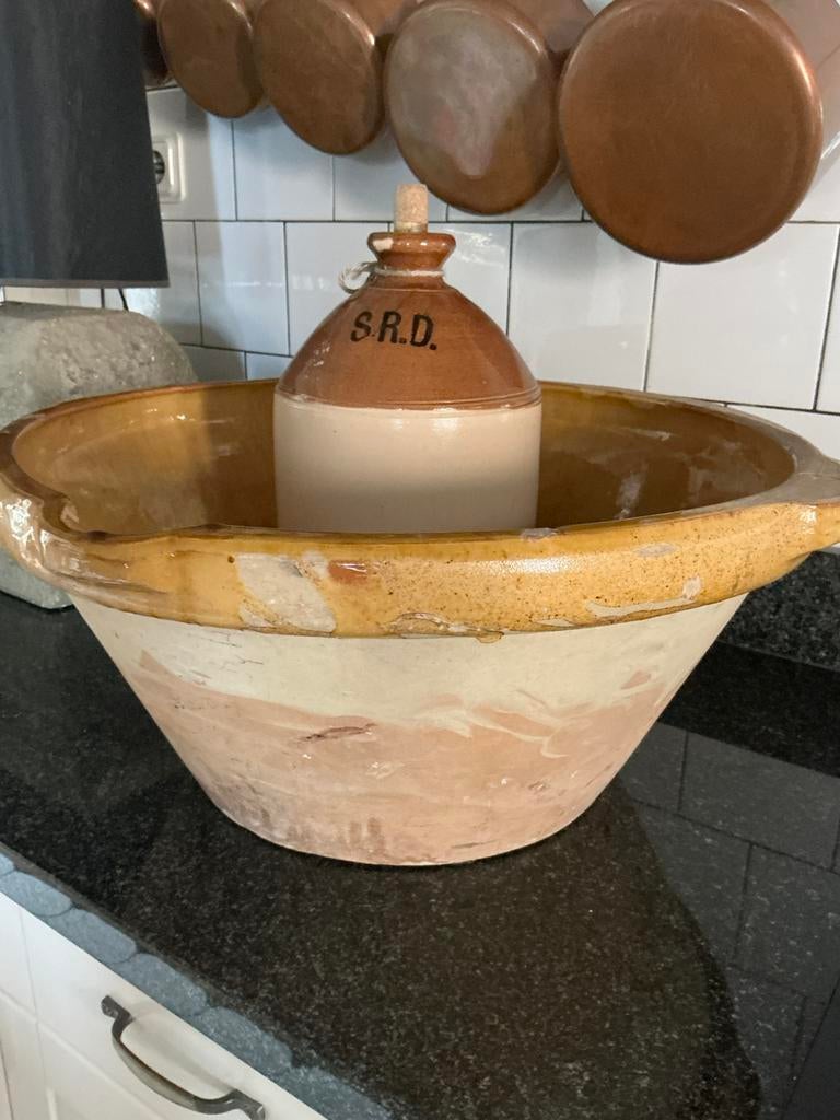 Antieke grote afroom schaal met gres fles, Antiek en Kunst, Ophalen