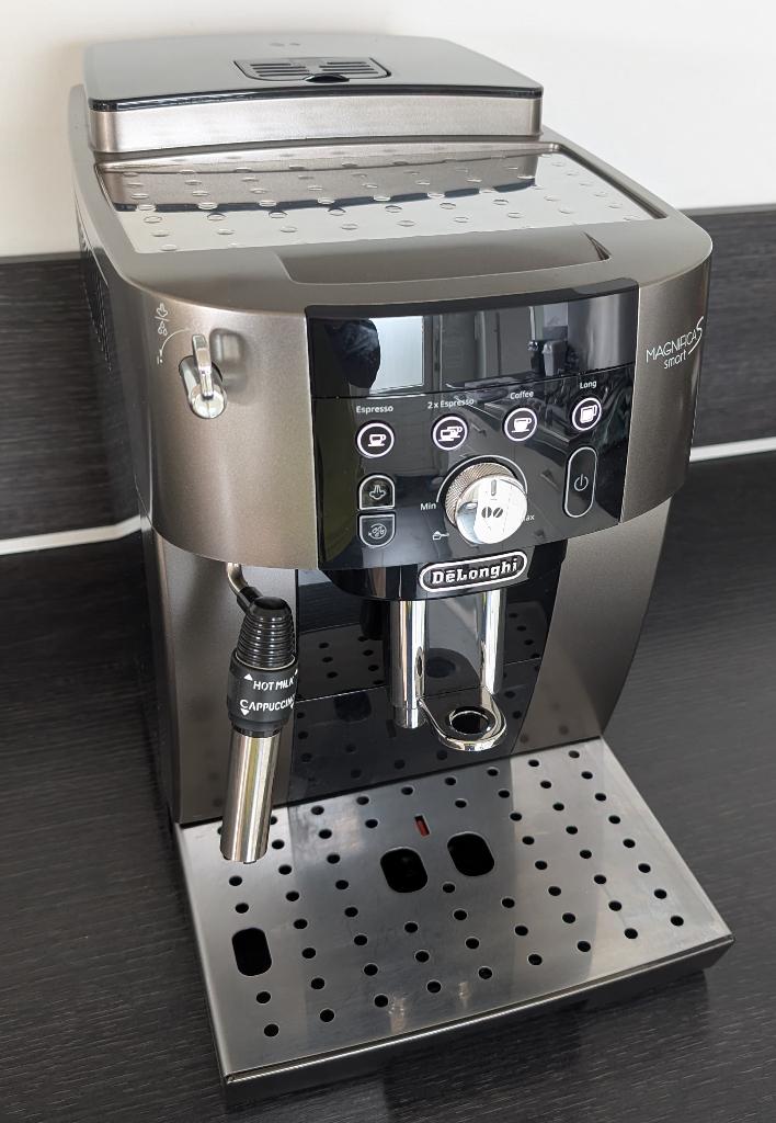 De’Longhi Magnifica S Smart ECAM 250.23.SB koffiemachine, Witgoed en Apparatuur, Koffiezetapparaten, Ophalen, Gemalen koffie, 10 kopjes of meer
