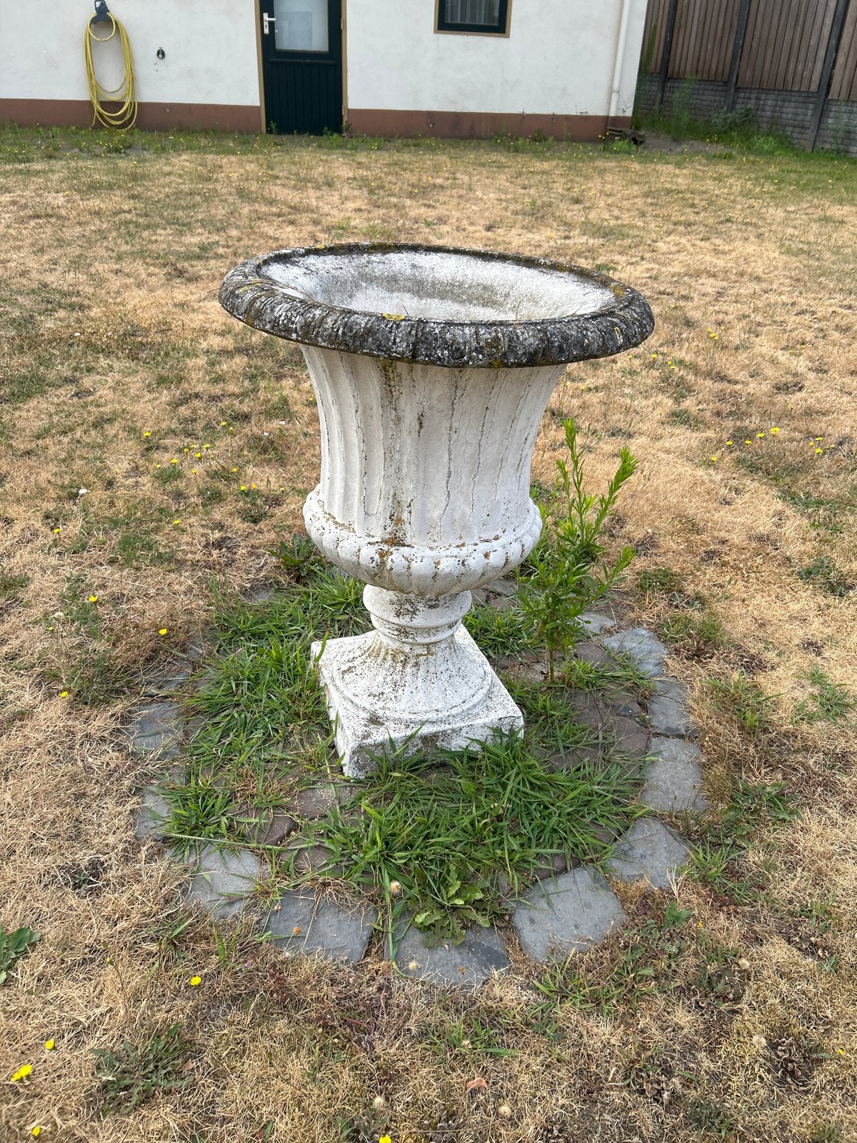 Decoratieve betonnen vaas voor tuin of terras, Tuin en Terras, Tuinbeelden, Ophalen