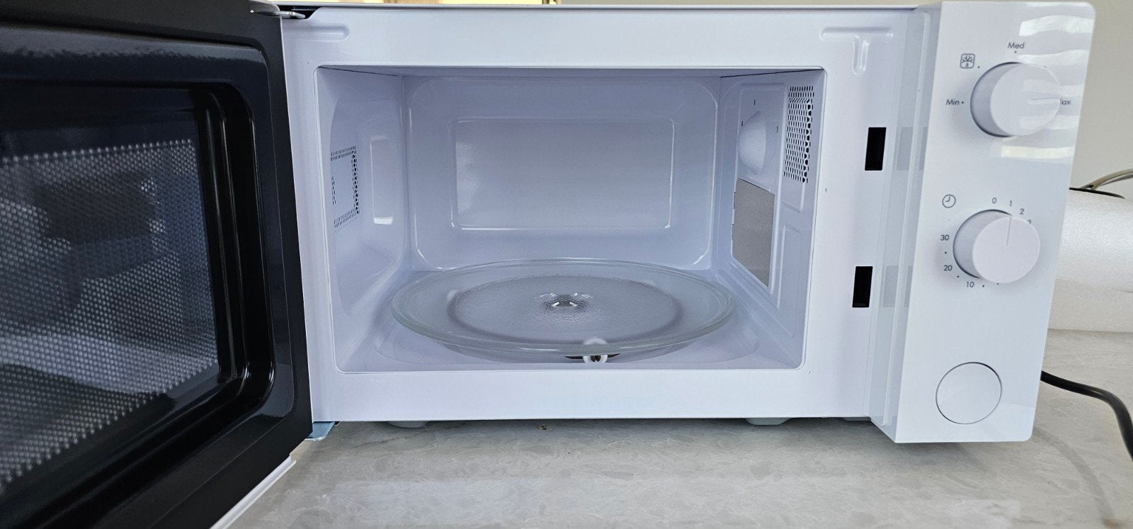 IKEA TILLREDA magnetron wit 20 l 700 W 43.9 cm breedte, Witgoed en Apparatuur, Magnetrons, Ophalen, Gebruikt, Minder dan 45 cm