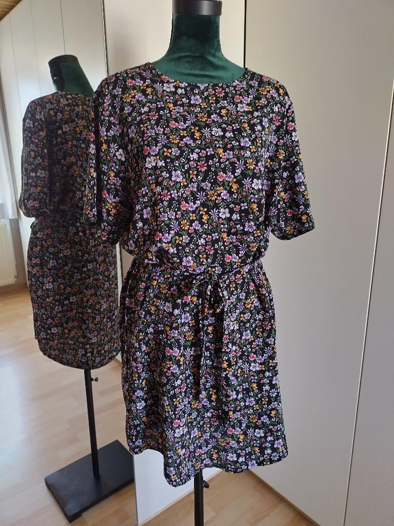 Te koop aangeboden: Dames Bloemetjesjurk , Zwart, Maat 42/44 (L), City Life , Ophalen of Verzenden