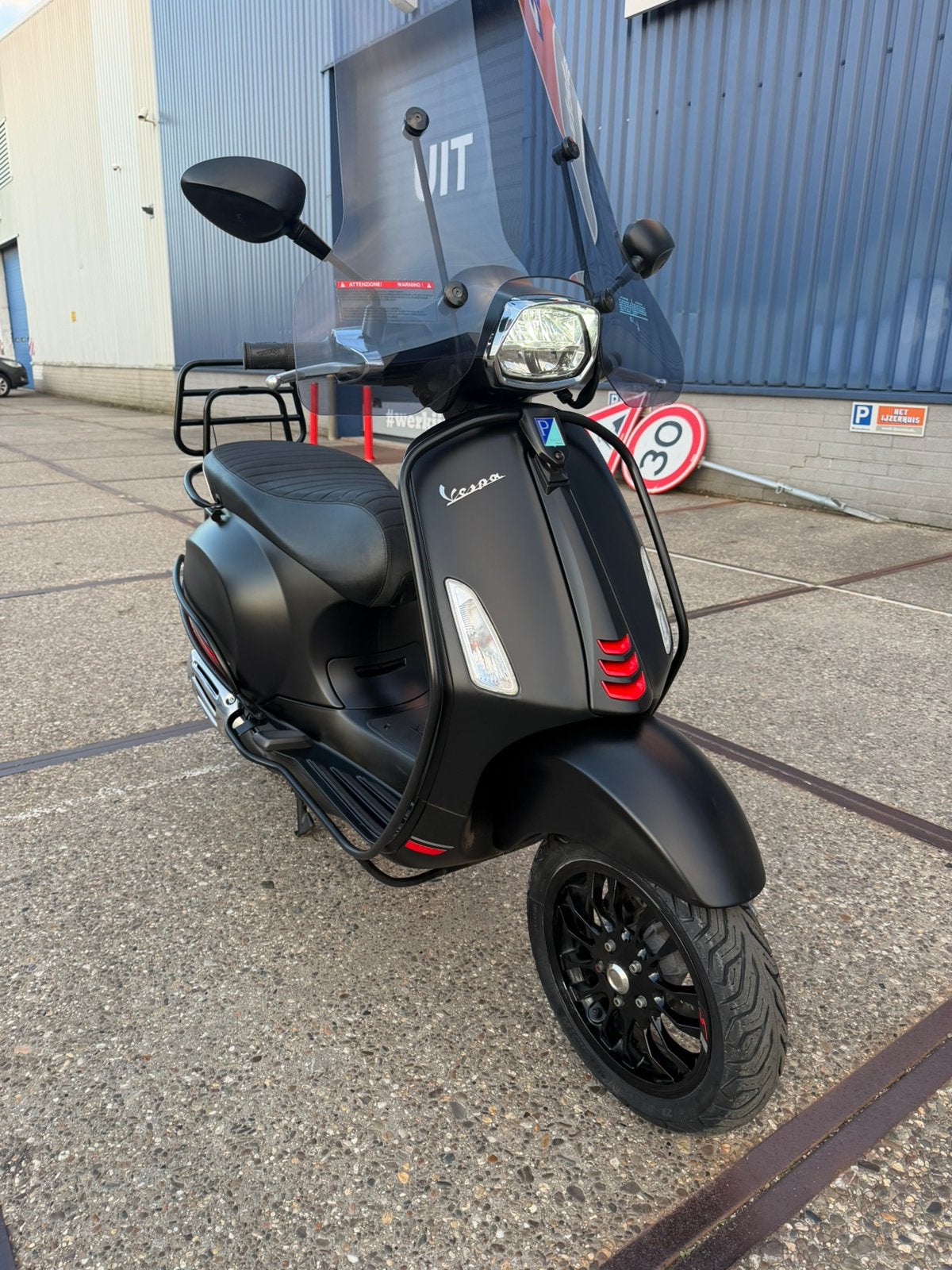 Vespa Sprint i-get 3v 2021 notte euro5 nieuwstaat ic service, Overige modellen, Zo goed als nieuw, Benzine, Maximaal 25 km/u