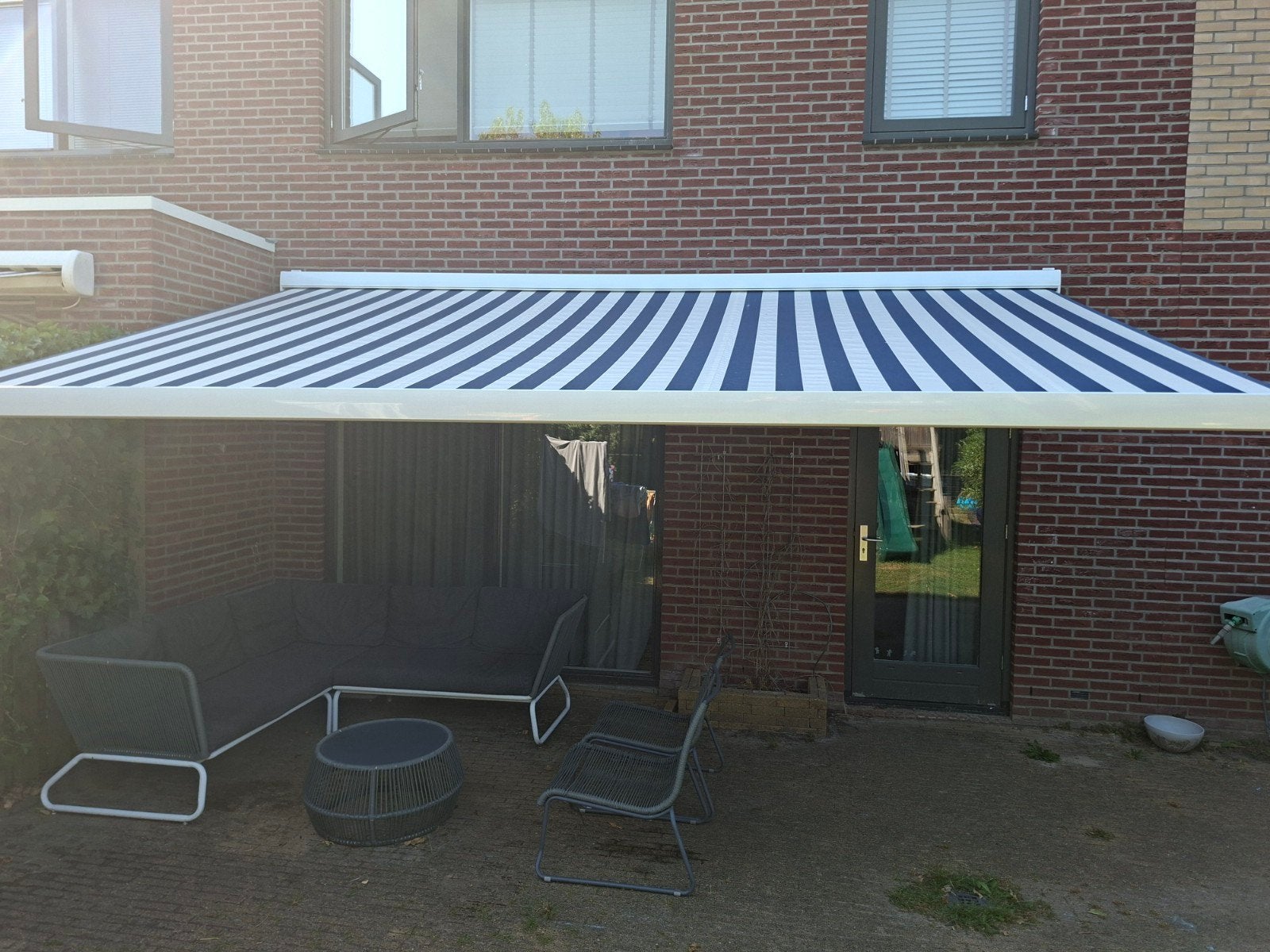 Zonnescherm knikarmscherm, Ophalen, 450 cm of meer, Elektrisch, Zo goed als nieuw