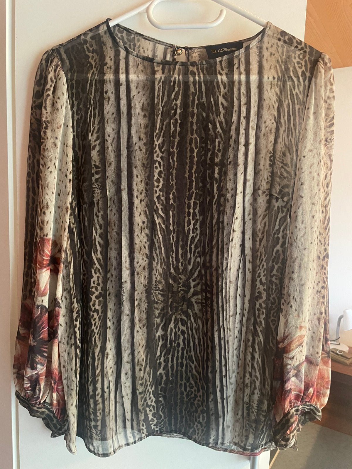Blouse / top van Roberto Cavalli, maat 38, Ophalen of Verzenden, Zo goed als nieuw, Maat 38/40 (M), Bruin