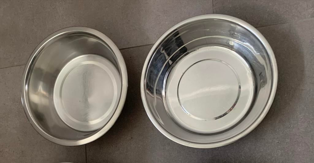 2 grote RVS honden voerbakken (25 cm), Ophalen of Verzenden, Gebruikt