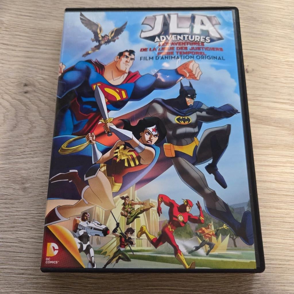 Justice League Adventures - Trapped In Time (DC) IMPORT, Alle leeftijden, Ophalen of Verzenden, Zo goed als nieuw, Amerikaans