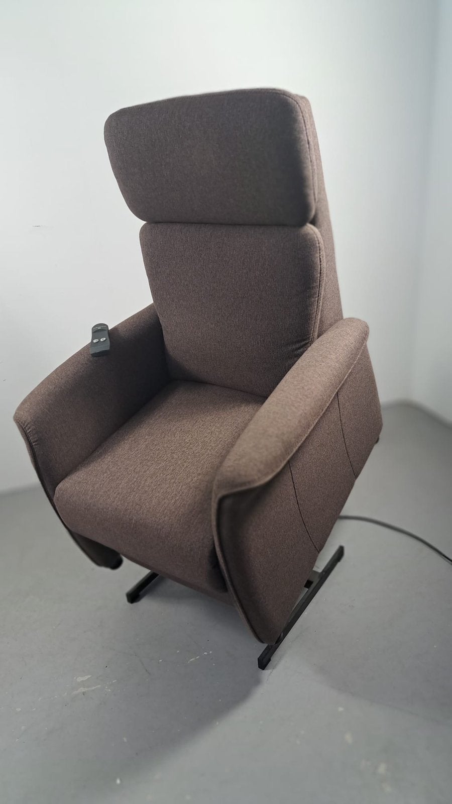 Prominent sta op stoel, Ophalen, Gebruikt, Prominent, Minder dan 75 cm