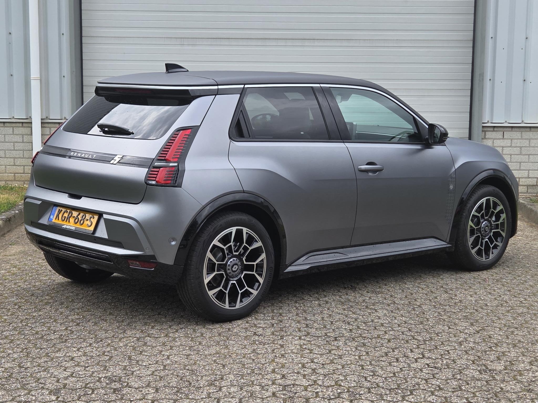 Renault 5 comfort range Roland-Garros 52 kWh / Garantie tot, Auto's, Renault, Leder en Stof, 31 min, Origineel Nederlands, Zilver of Grijs