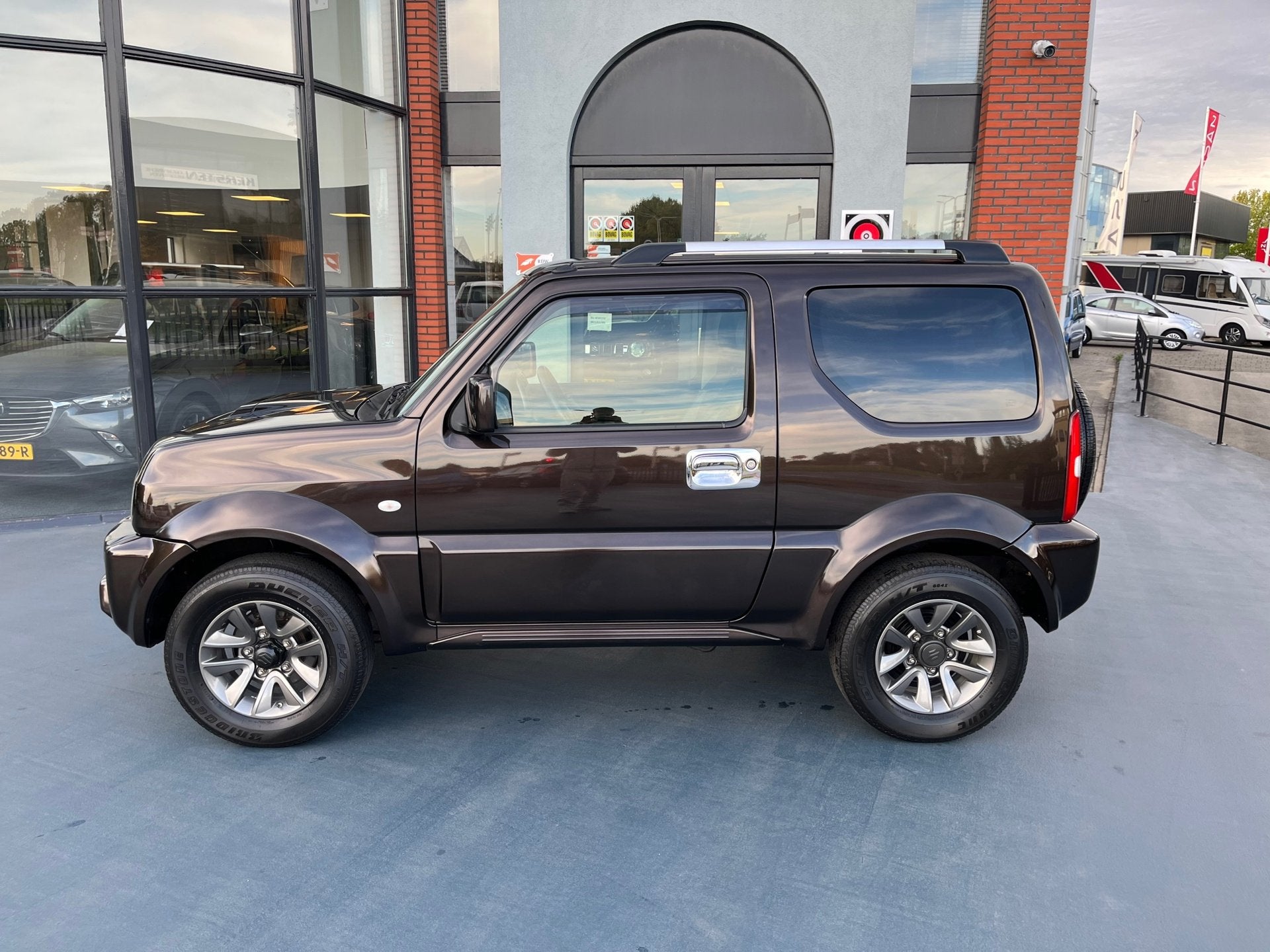 Suzuki JIMNY 1.3 Exclusive 4X4 LEDER STOELVERWARMING AIRCO L, Auto's, Suzuki, Euro 5, Gebruikt, Bruin, 4 stoelen