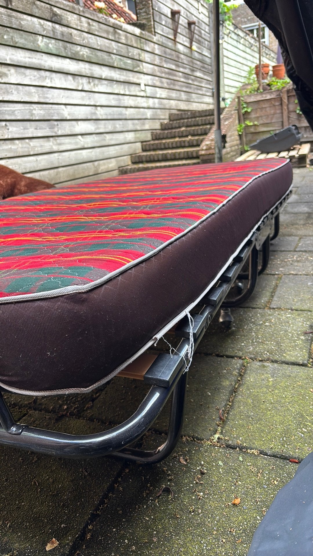Opklapbed 1 persoons + 2 matrassen, Ophalen, Zo goed als nieuw, Eenpersoons, 90 cm