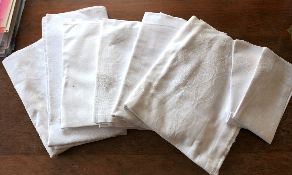 Partij vintage wit damast: 6 tafellakens + 3 servetten, Gebruikt, Wasbaar, Damast, Wit