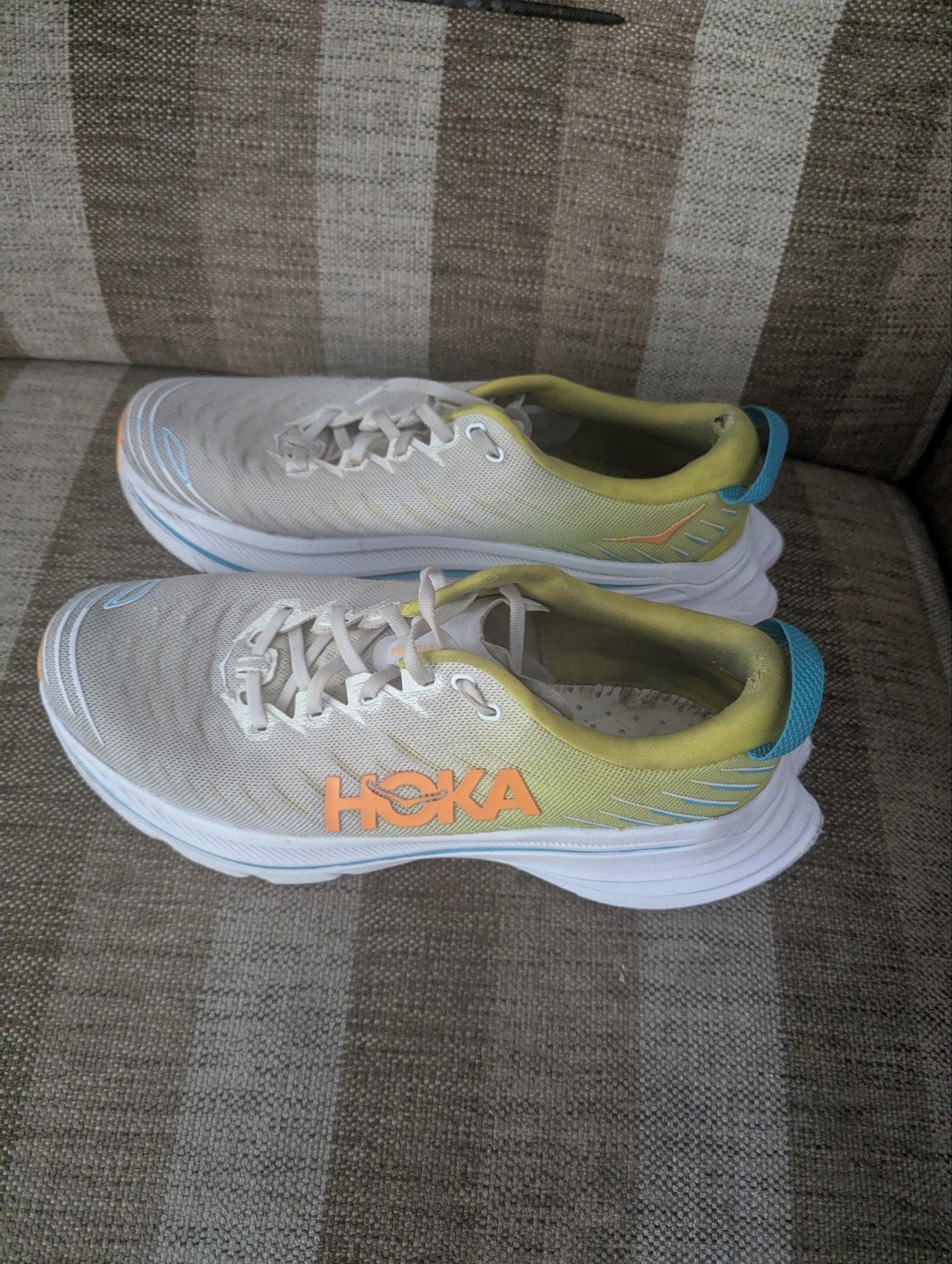 Hoka Bondi X hardloopschoenen met carbon plaat - Maat 44 2/3, Sport en Fitness, Loopsport en Atletiek, Overige merken, Gebruikt