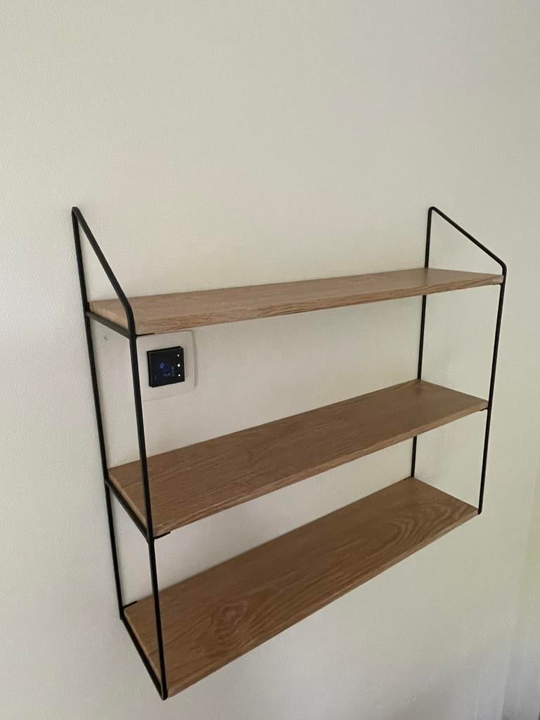 Industriële Wandrek zwart metalen frame met houten planken, Ophalen of Verzenden, Zo goed als nieuw
