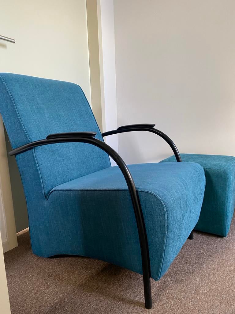 Blauwe fauteuil met poef, Huis en Inrichting, Stoelen, Ophalen, Blauw, Zo goed als nieuw, Eén