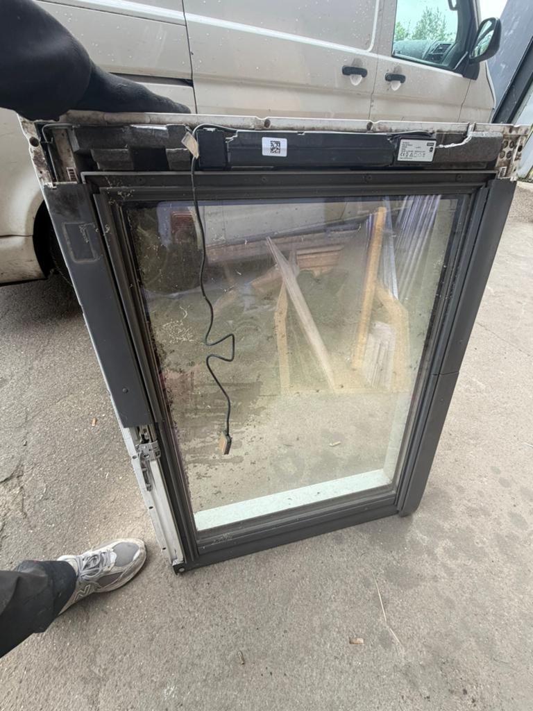 VELUX elektrisch dakraam MK04 kunststof, compleet, Doe-het-zelf en Verbouw, Glas en Ramen, Ophalen of Verzenden, Gebruikt, Minder dan 80 cm