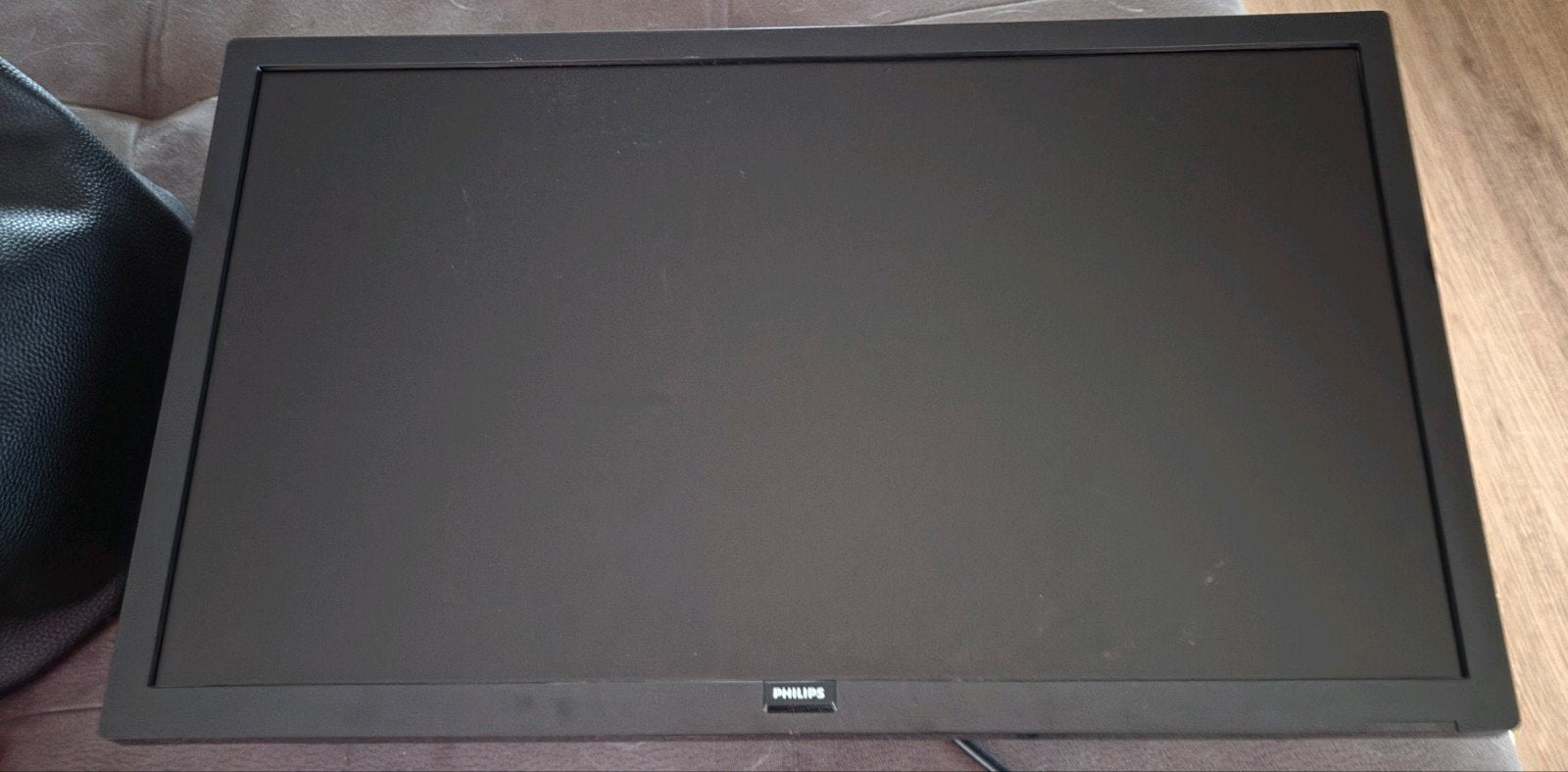 philips tv met muurbeugel, Draaibaar, Ophalen of Verzenden, Zo goed als nieuw, LED