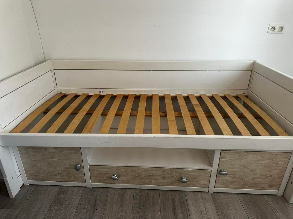 Kinderbed met bureau, boekenplanken en opberglades, 85 tot 100 cm, Ophalen of Verzenden, Zo goed als nieuw, Lattenbodem
