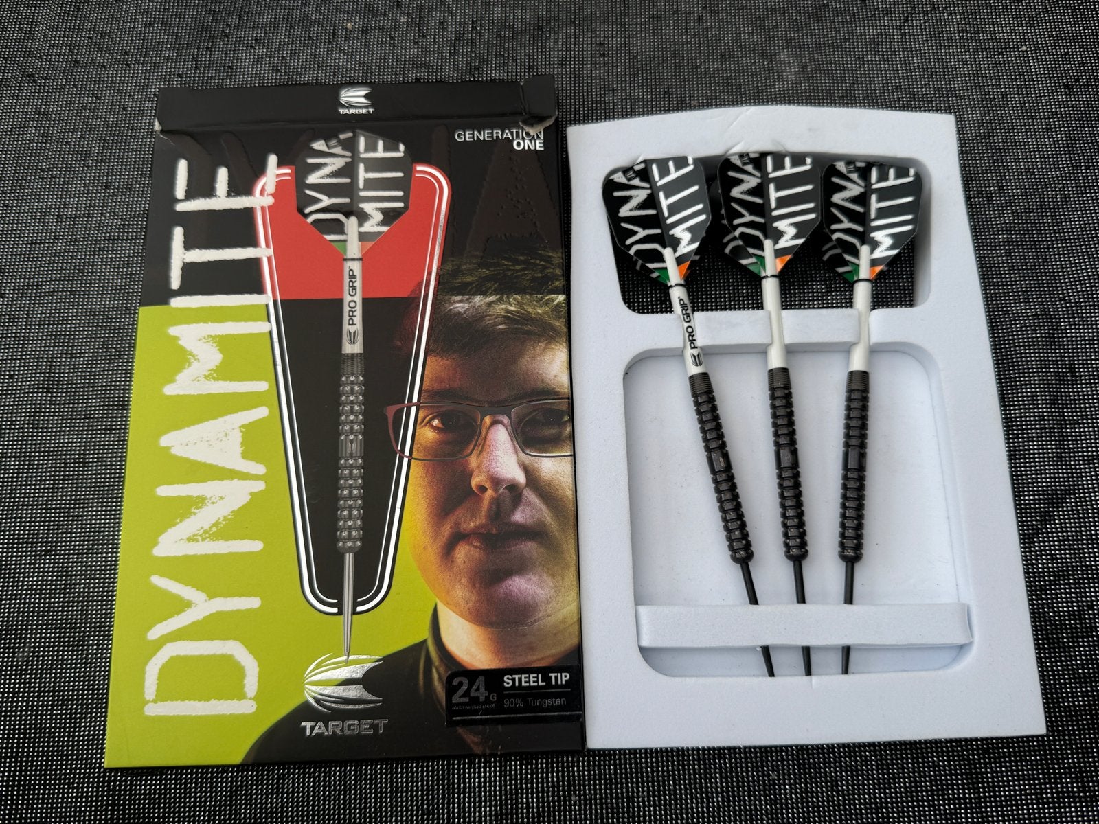 Target Dynamite Generation One Darts 24g Steel Tip, Ophalen of Verzenden, Zo goed als nieuw, Pijlen