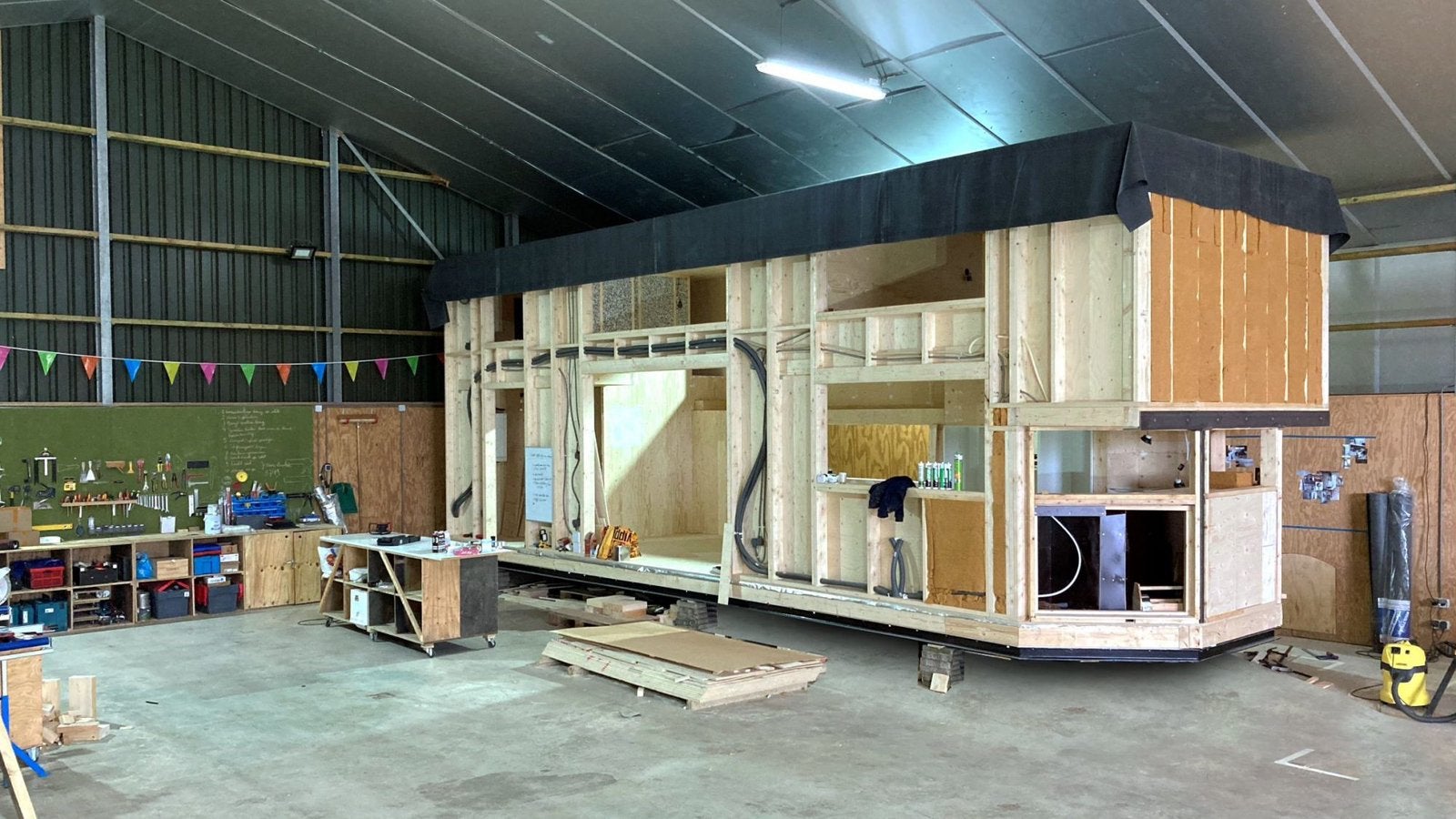 GEZOCHT: Loods/schuur voor bouw Tiny House (omg Gilze/Chaam), Doe-het-zelf en Verbouw, Overige Doe-het-zelf en Verbouw, Ophalen
