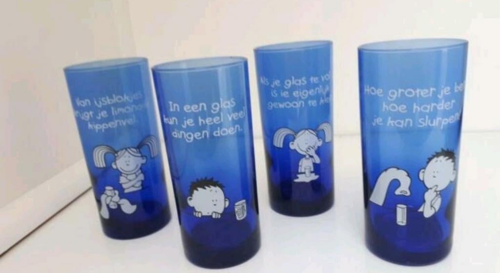 4 blauwe blue band glazen met tekst en nog meer, Ophalen of Verzenden, Zo goed als nieuw, Frisdrankglas