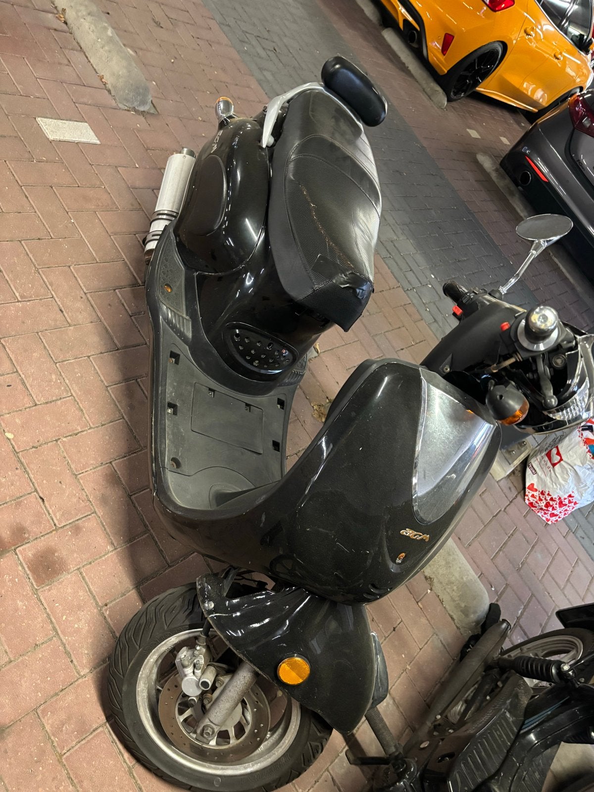 Zwarte scooter - Gebruikt, maar rijdt nog goed, Fietsen en Brommers, Scooters | Overige merken, Ophalen of Verzenden, Gebruikt