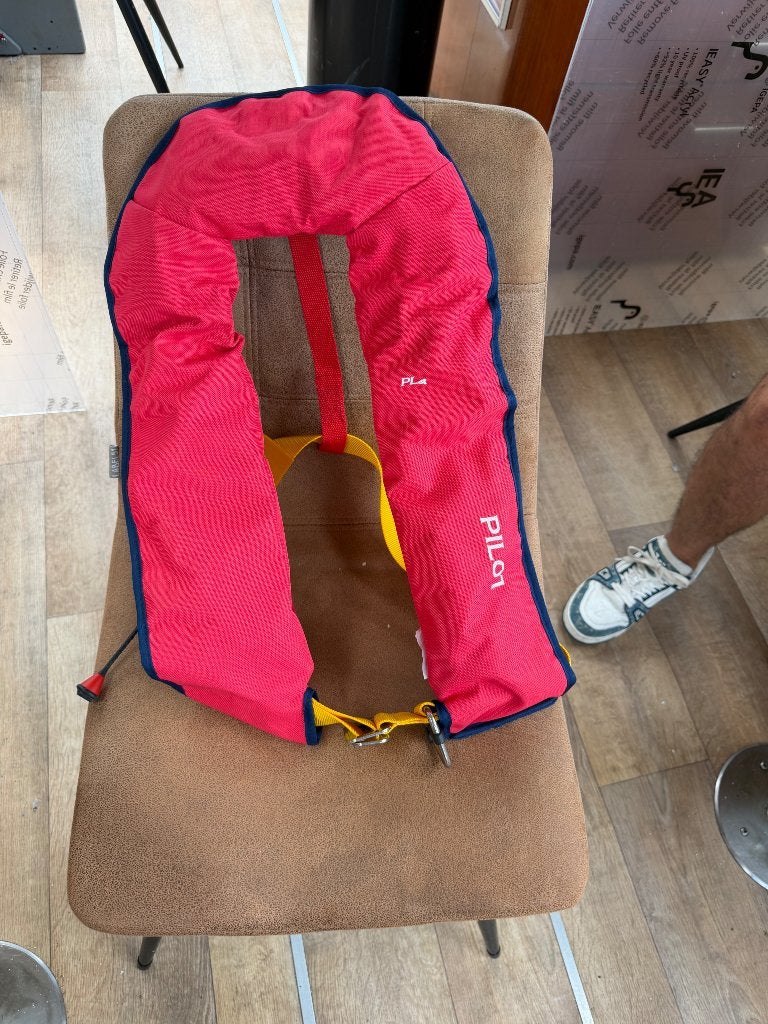 Zes reddingsvesten merk pilot n150, Watersport en Boten, Watersportkleding, Ophalen, Nieuw, Dame of Heer, Reddingsvest of Zwemvest