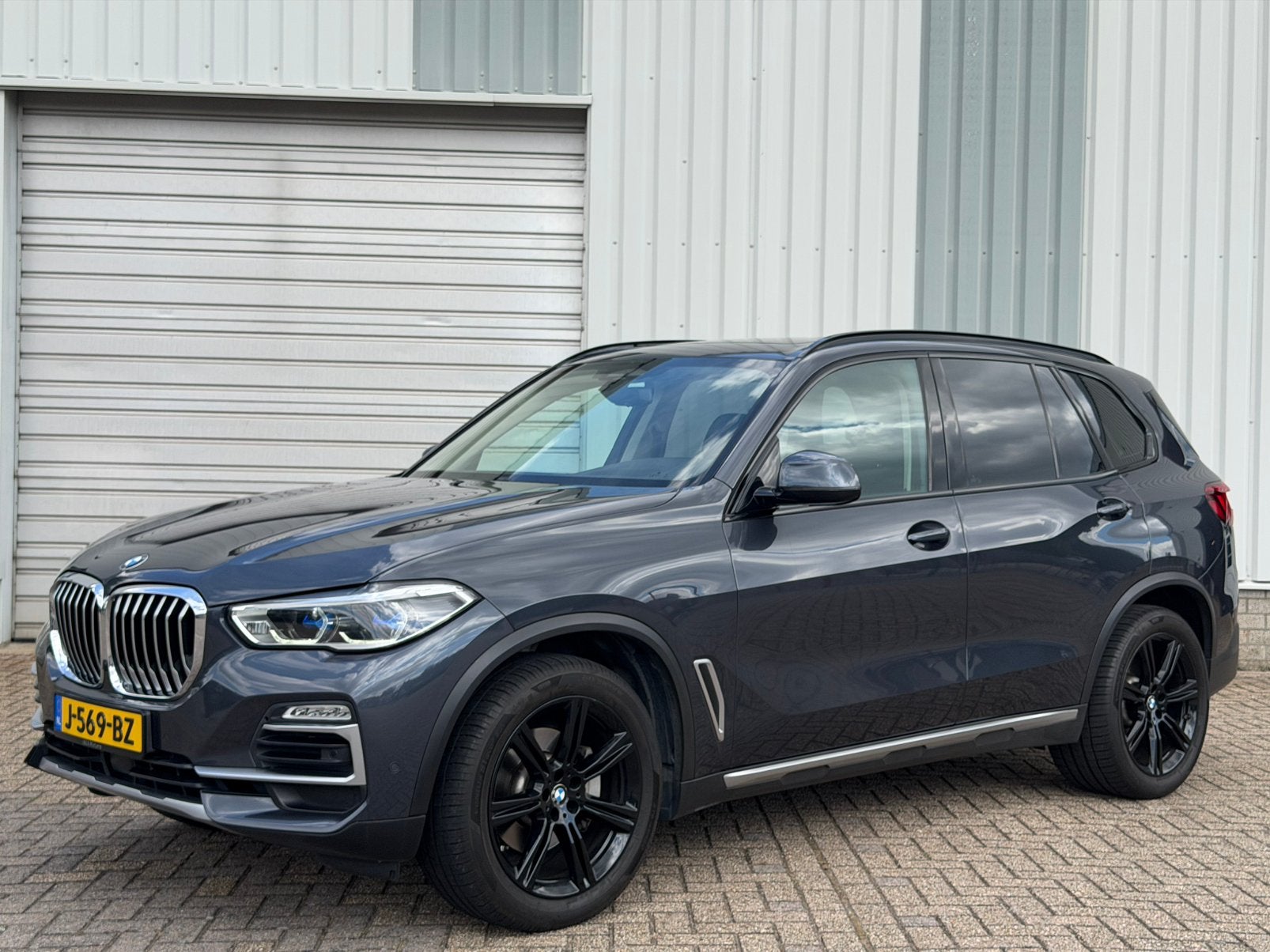 BMW X5 xDrive 30d High Executive | Softclose | HUD | Laser, Automaat, 2993 cc, 255 €/maand, Leder