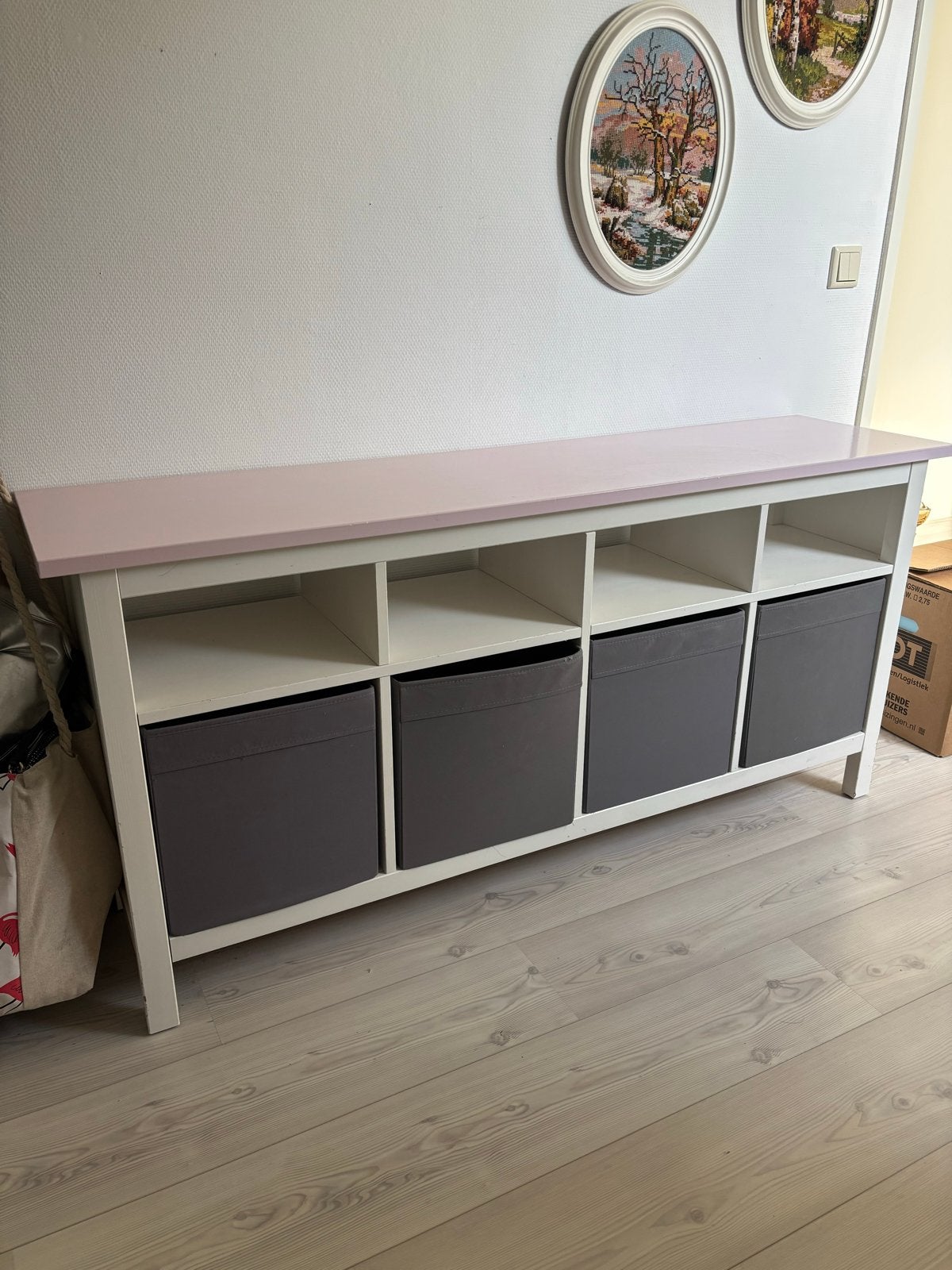 IKEA Kallax kast wit/roze met 4 opbergbakken, Ophalen, Gebruikt