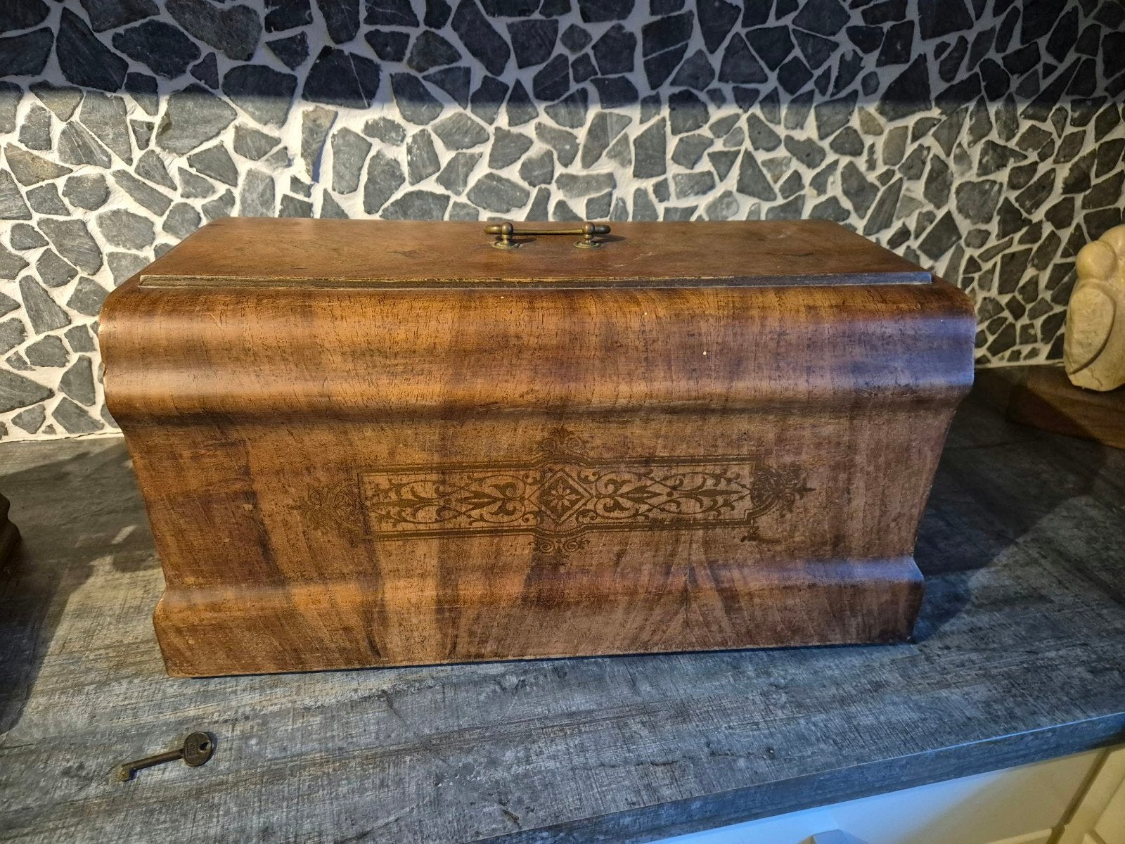 Antieke naaimachine met houten kap - Decoratief, Ophalen