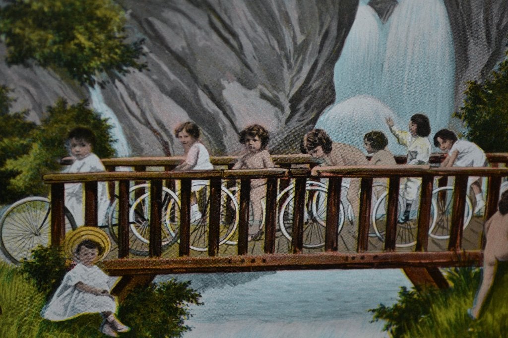 frankrijk 1905 meisjes baby op de fiets op brug, Ophalen of Verzenden, Voor 1920, Gelopen, Sterren en Beroemdheden