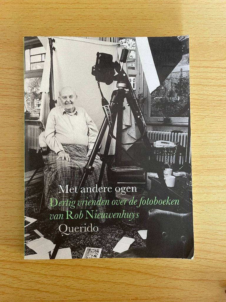 Dertig vrienden over de fotoboeken van Rob Nieuwenhuys, Ophalen of Verzenden, Gelezen, Bert Paasman