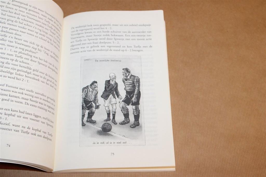 De Avonturen van Drie "Gabbertjes" — Almelo — Gesigneerd, Boeken, Geschiedenis | Stad en Regio, Ophalen of Verzenden, Gelezen