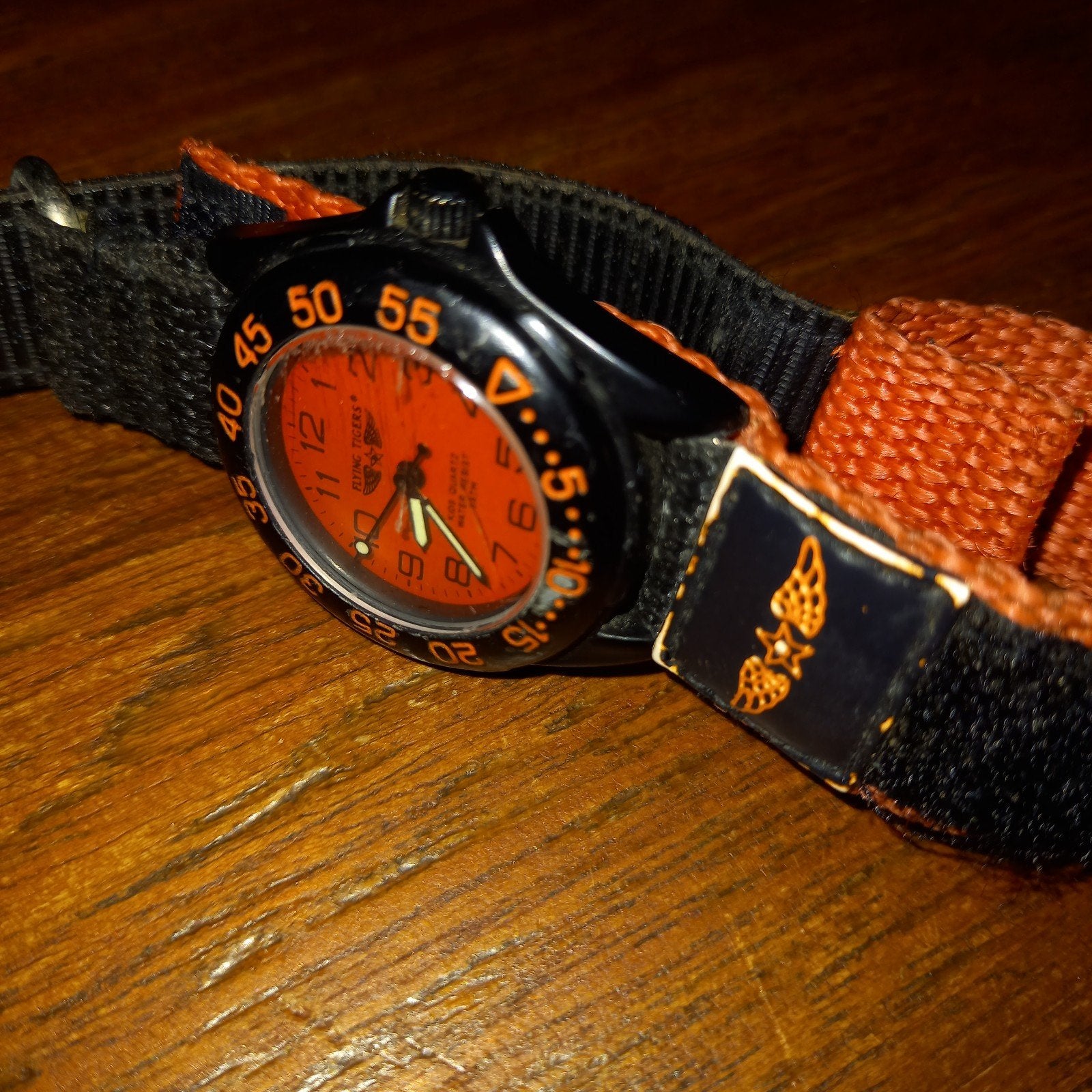 Stoer Flying Tigers Horloge – Oranje Wijzerplaat (Military), Verzamelen, Militaria | Algemeen, Ophalen of Verzenden, Landmacht