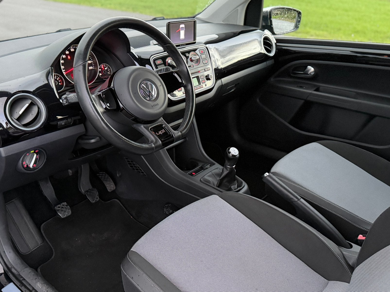 Volkswagen Up 1.0 44KW 2012 Zwart Black Edition Navi Cruise, Voorwielaandrijving, Euro 5, Stof, 840 kg