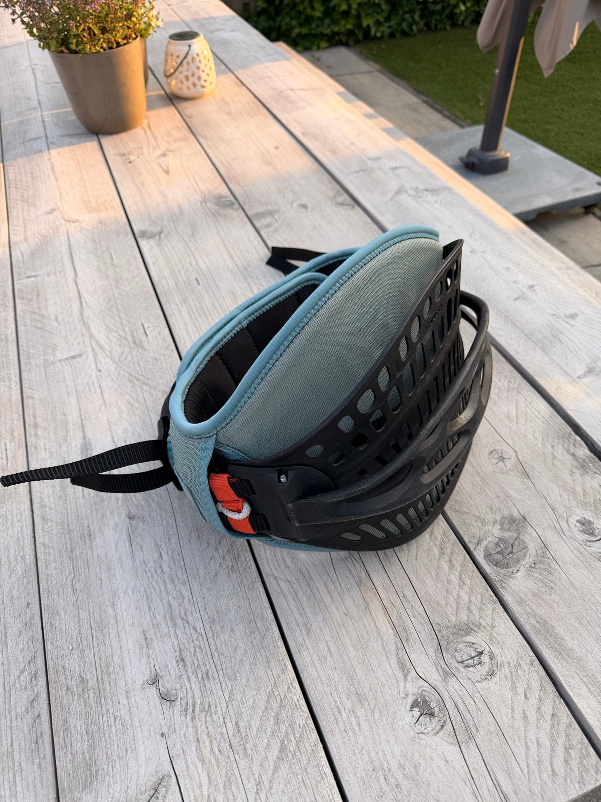 Manera Halo Hardshell Trapeze - Maat L - Steel Blue, Watersport en Boten, Trapeze, Geen board, Ophalen of Verzenden, Zo goed als nieuw
