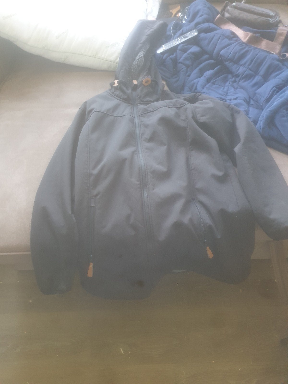 Zwarte jas met capuchon - Maat XL, Kleding | Dames, Jassen | Winter, Ophalen, Zwart, Maat 46/48 (XL) of groter, Onbekend